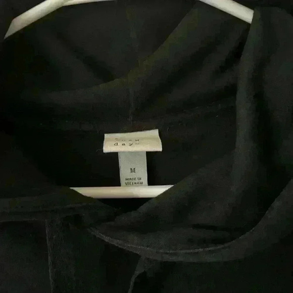 Black thin hoodie - Picture 2 of 3